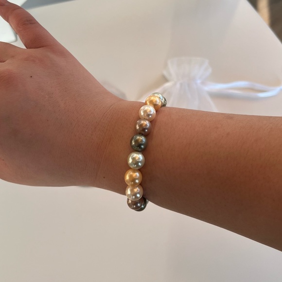 Jewel of the Sea Shell Pearl Earring and Bracelet Set - Picture 5 of 5